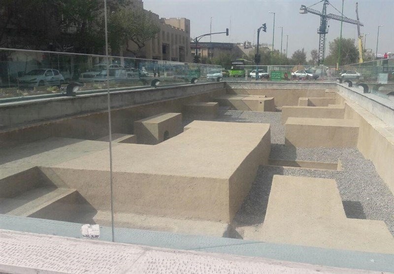 تابلویی با اطلاعات غلط درباره کاخ جهان نما تابلویی با اطلاعات غلط درباره کاخ جهان نما