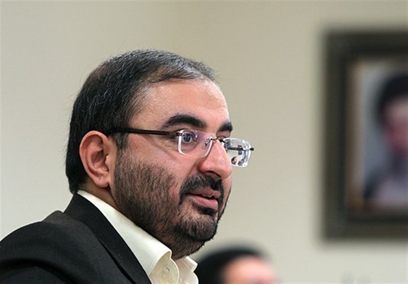 اکبر طبری ,