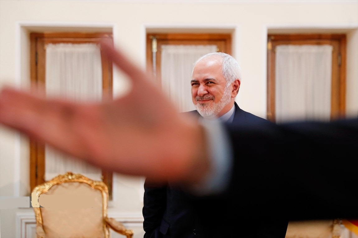 استراتژی ظریفِ ظریف برای رسیدن به پاستور؛ از دولت دور شو تا به ریاست‌جمهوری ۱۴۰۰ برسی