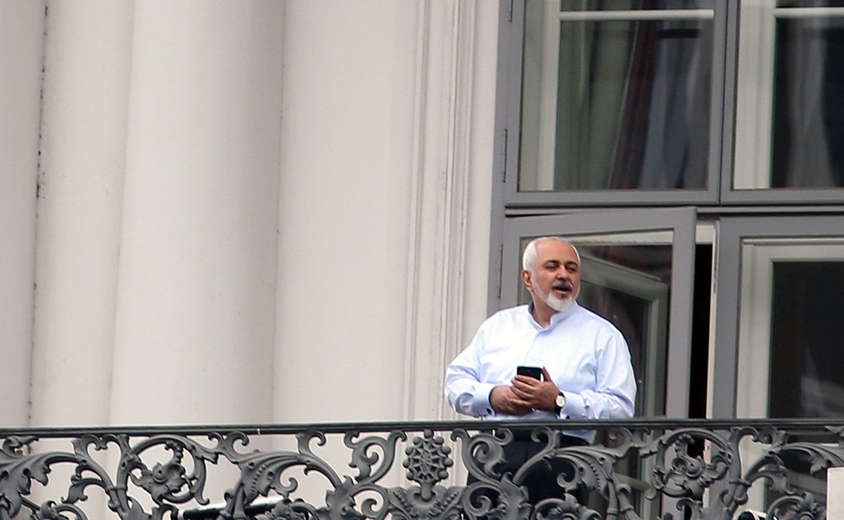 استراتژی ظریفِ ظریف برای رسیدن به پاستور؛ از دولت دور شو تا به ریاست‌جمهوری ۱۴۰۰ برسی
