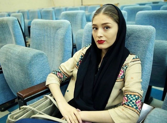 گلایه فرشته حسینی: مادرم حتی نمیتواند یک سیمکارت داشته باشد! گلایه فرشته حسینی: مادرم حتی نمیتواند یک سیمکارت داشته باشد!