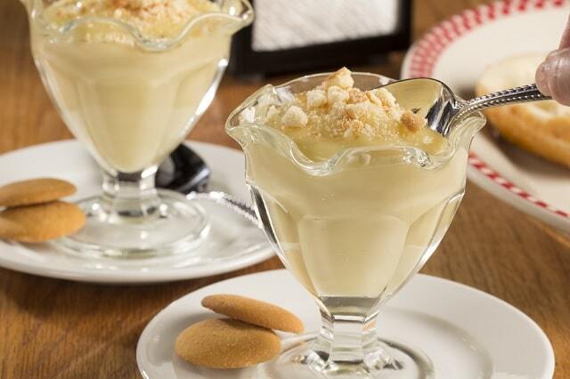 طرز تهیه فرنی قالبی و ساده به ۳ روش برای افطار
