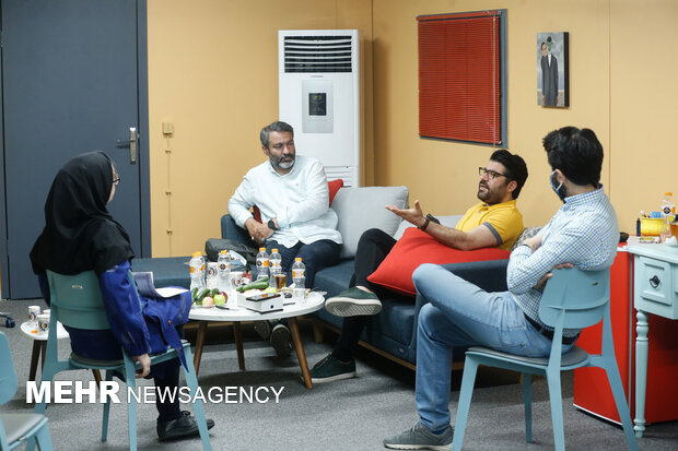 «خندوانه» بیش از هزینه برای تلویزیون درآمد داشت/ معمای دستمزد حامد همایون!