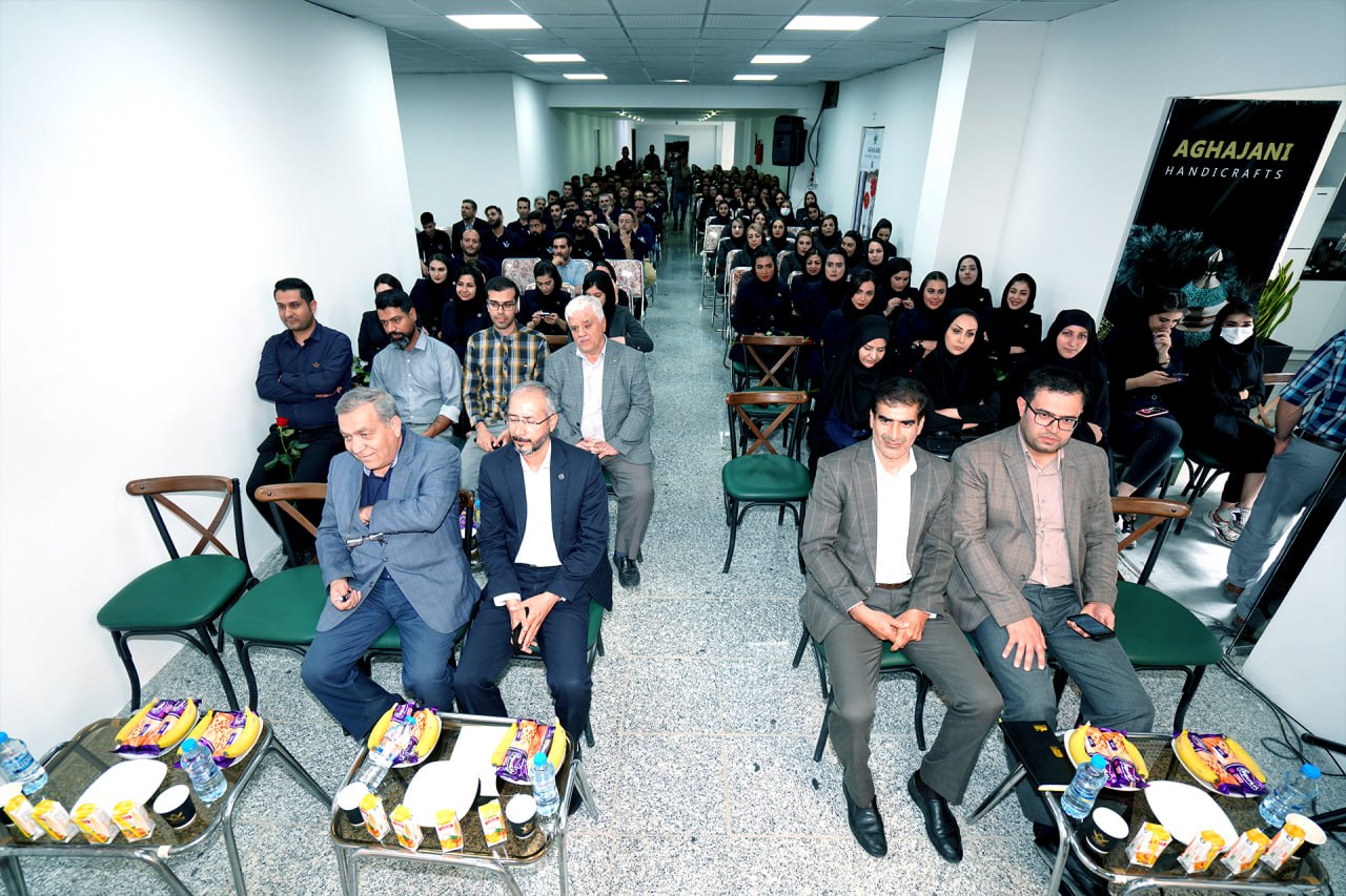 مراسم تجلیل از پرسنل شرکت صنایع دستی آقاجان به مناسبت روز کارگر