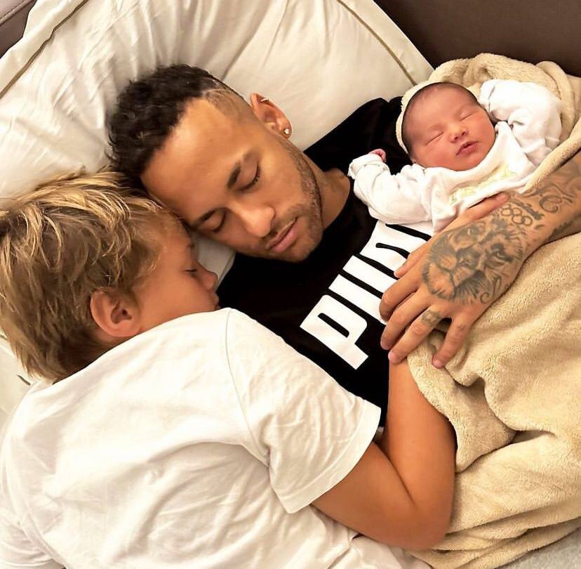 عکس| عاشقانه‌های نیمار با فرزندانش