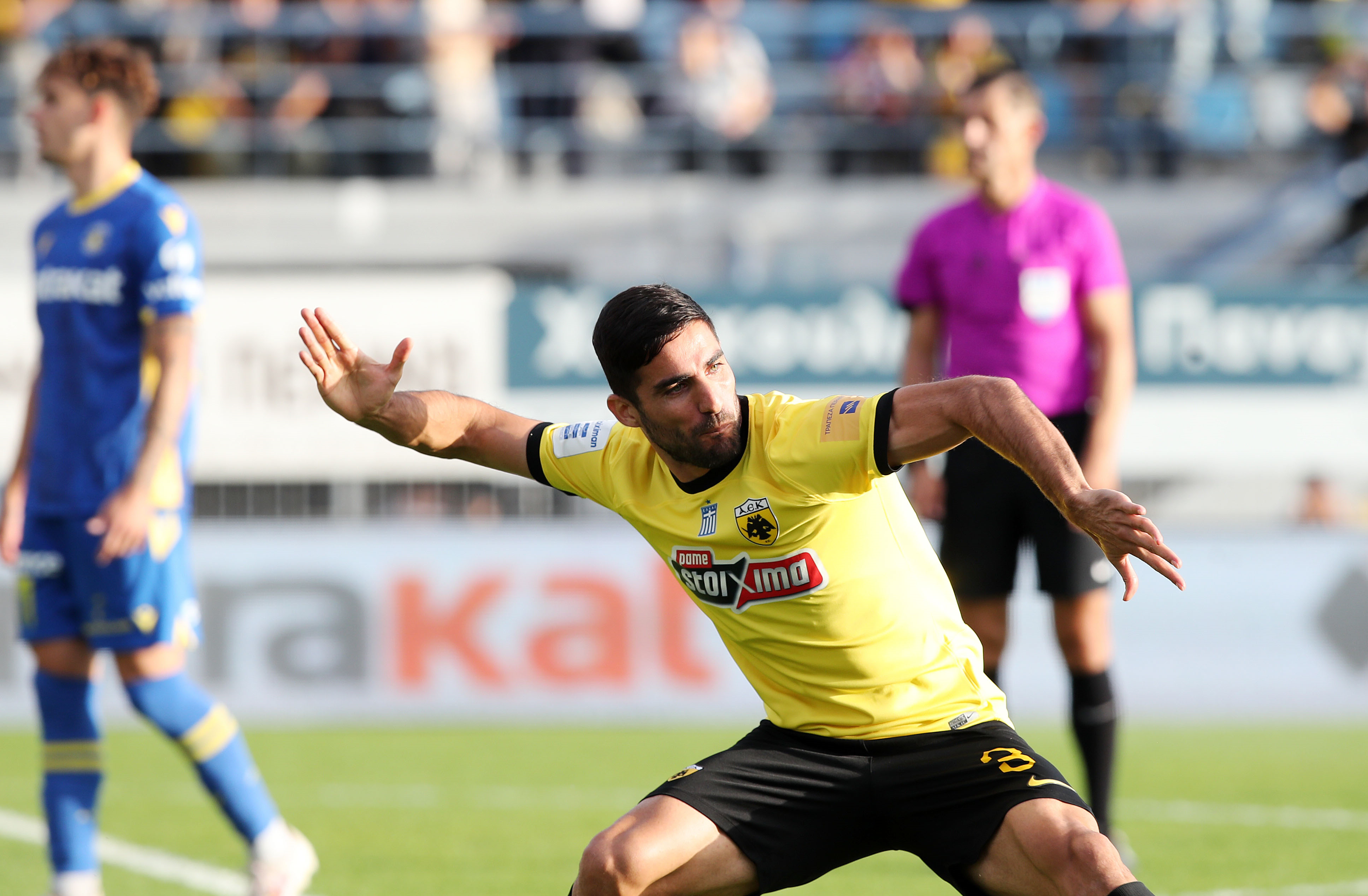 عکس‌| شادی دیوانه‌وار محمدی سوژه شد