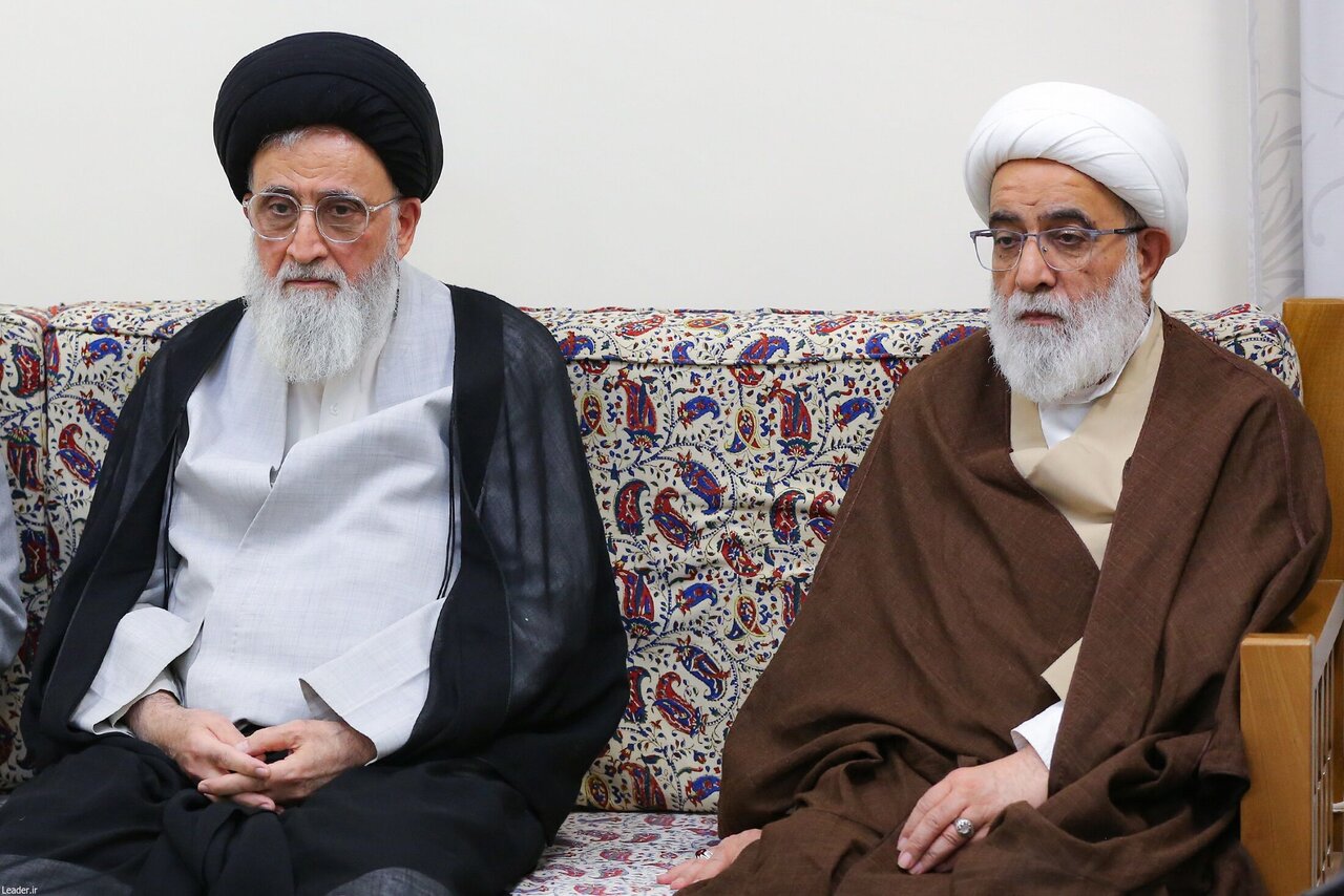 تصاویری از اعضای شورای نگهبان در دیدار با رهبر انقلاب/ جنتی در صدر مجلس نشست