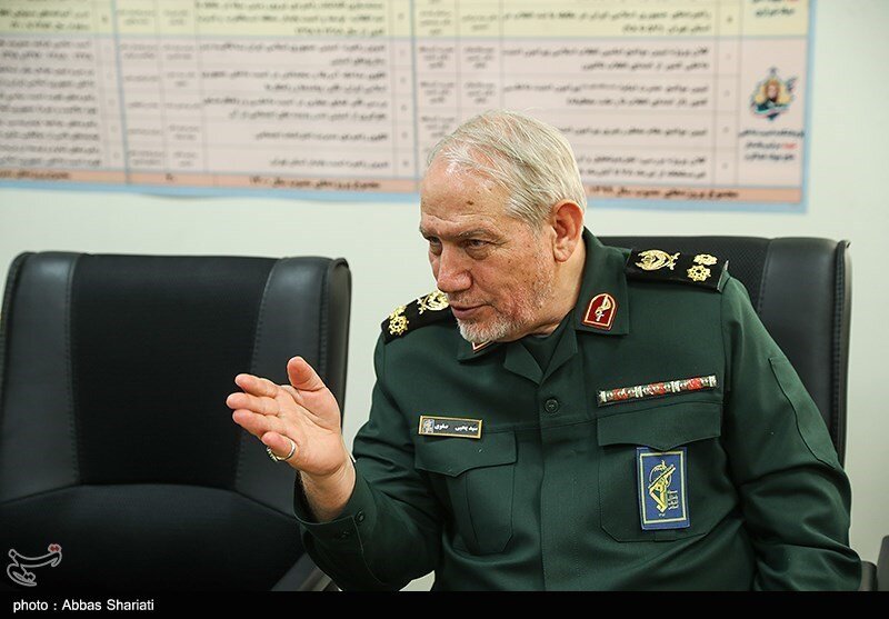 ماجرای حضور سردار سلیمانی میان آمریکایی‌ها با لباس مبدل/ بعد از یک ماه از حضورش مطلع شدند و با تانک به محل اقامتش حمله کردند