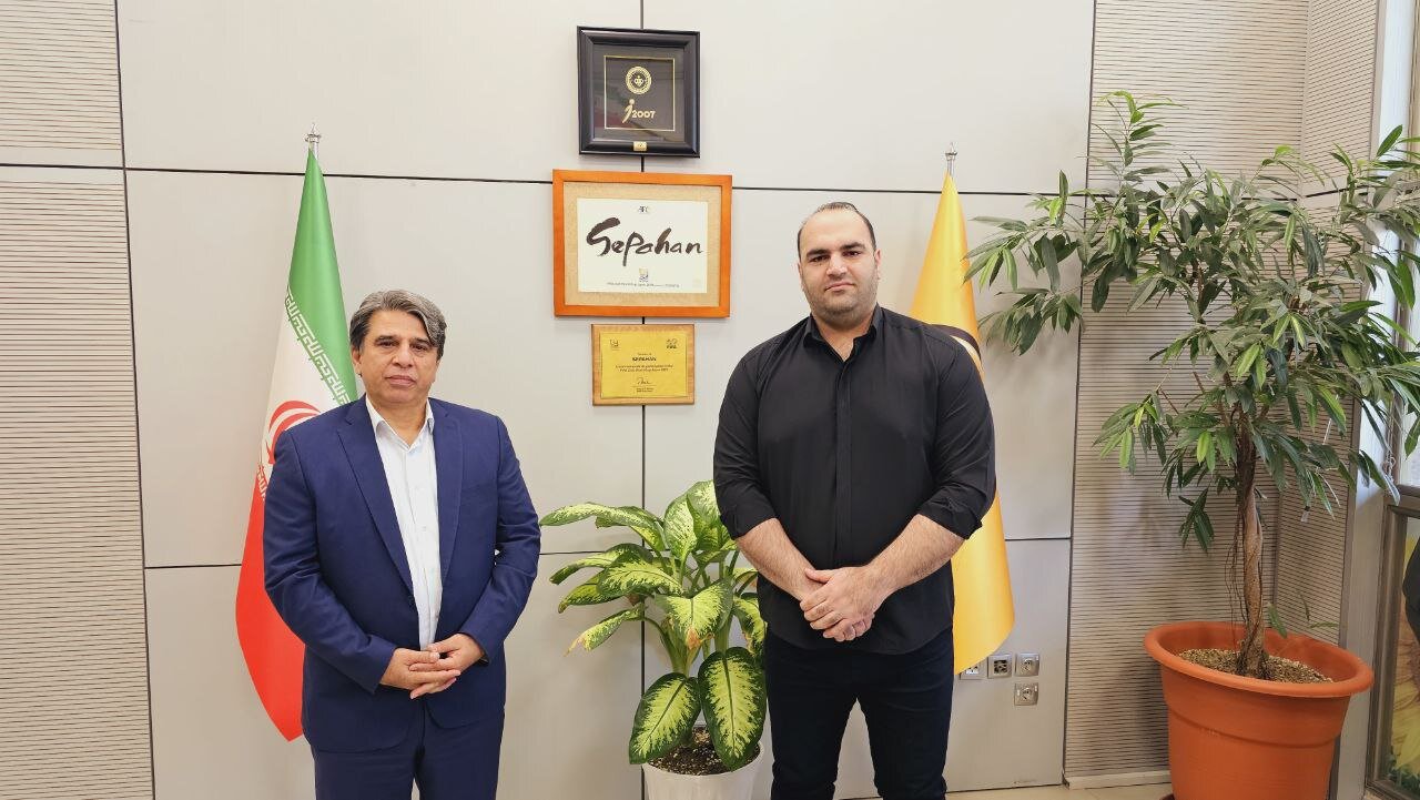 عکس‌| قهرمان المپیک در باشگاه سپاهان!