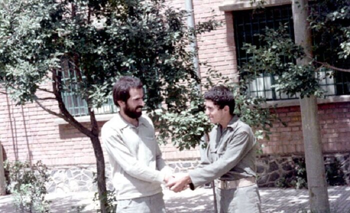 سردار برای کمک به رفتگران، خیابان جارو می‌کرد /او هیچگاه خود را یک فرمانده خطاب نکرد