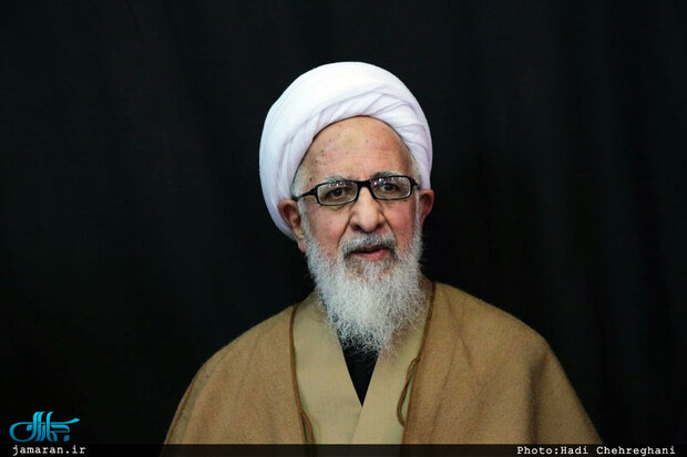 آیت الله جوادی آملی : مملکت را کمیته امدادی نمی‌شود اداره کرد / هر کس باید در کنار سفره خودش بنشیند