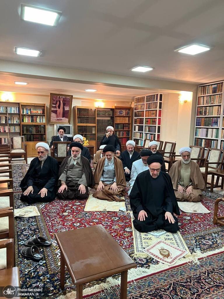 عکسی از حضور خاتمی در مراسم افطاری موسوی خوئینی ها /گپ و گفت درباره مشکلات معیشتی، ماجرای حوزه علمیه ازگل و ...