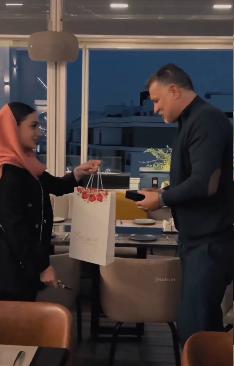 عکس| سورپرایز ویژه علی دایی در رستورانش