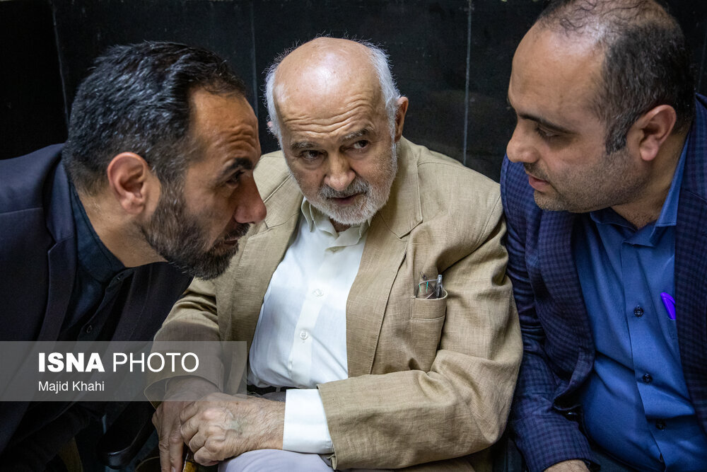 احمدی نژاد نیامد، محصولی و حسین شریعتمداری آمدند /حسین دهقان همنشین علی لاریجانی شد /احمد توکلی هم بود+تصاویر
