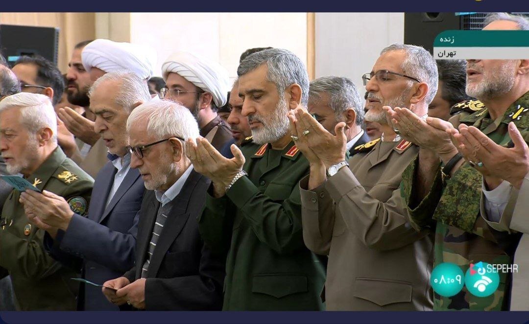 عکسی از سردار حاجی زاده در نماز عید سعید فطر
