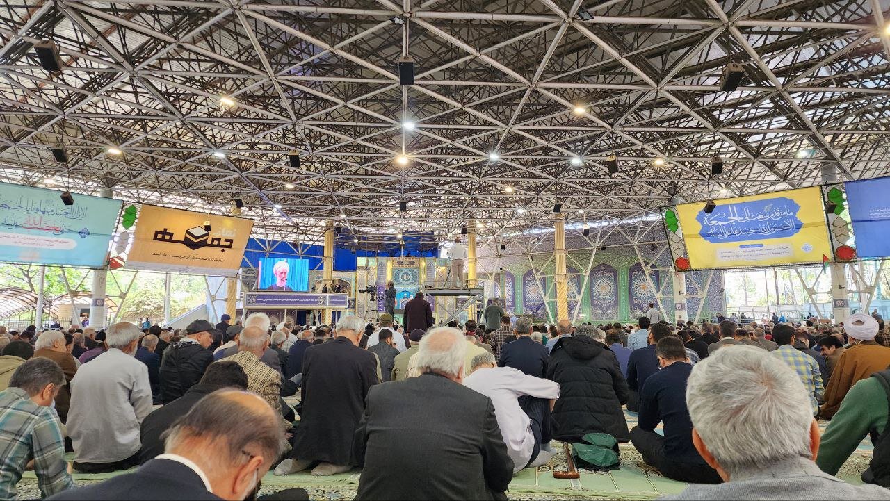 عکس هایی از میزان حضور مردم پای خطبه های نماز جمعه کاظم صدیقی