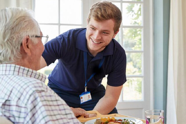 مراقبت در منزل برای سالمندان، آرامش در دل خانواده