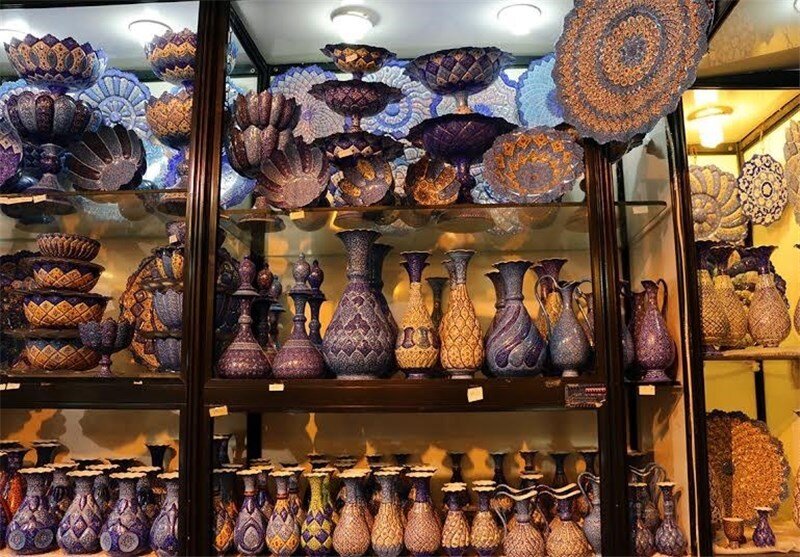 پیوندِ سنت و مدرنیته؛ چرا صنایع‌دستی اصفهان باید از ویترین‌ها به میزهای ناهارخوری بیایند؟