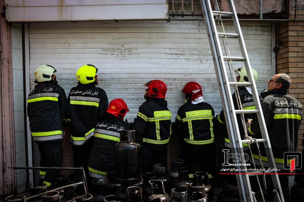 ۴۵ آتش‌نشان سپر بلای سیلندرهای گاز در آستانه انفجار+عکس