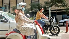 جان بانوان موتورسوار در  صف انتظار  گواهینامه