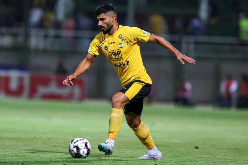 میلاد زکی پور سرگردان میان سپاهان و استقلال