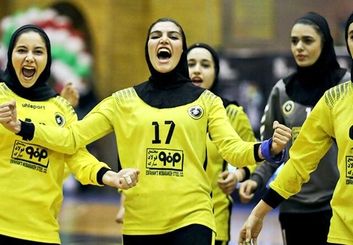 پیروزی طوفانی هندبالیست‌های سپاهان مقابل کسری گرمدره؛ تعقیب و گریز در صدر جدول به اوج رسید