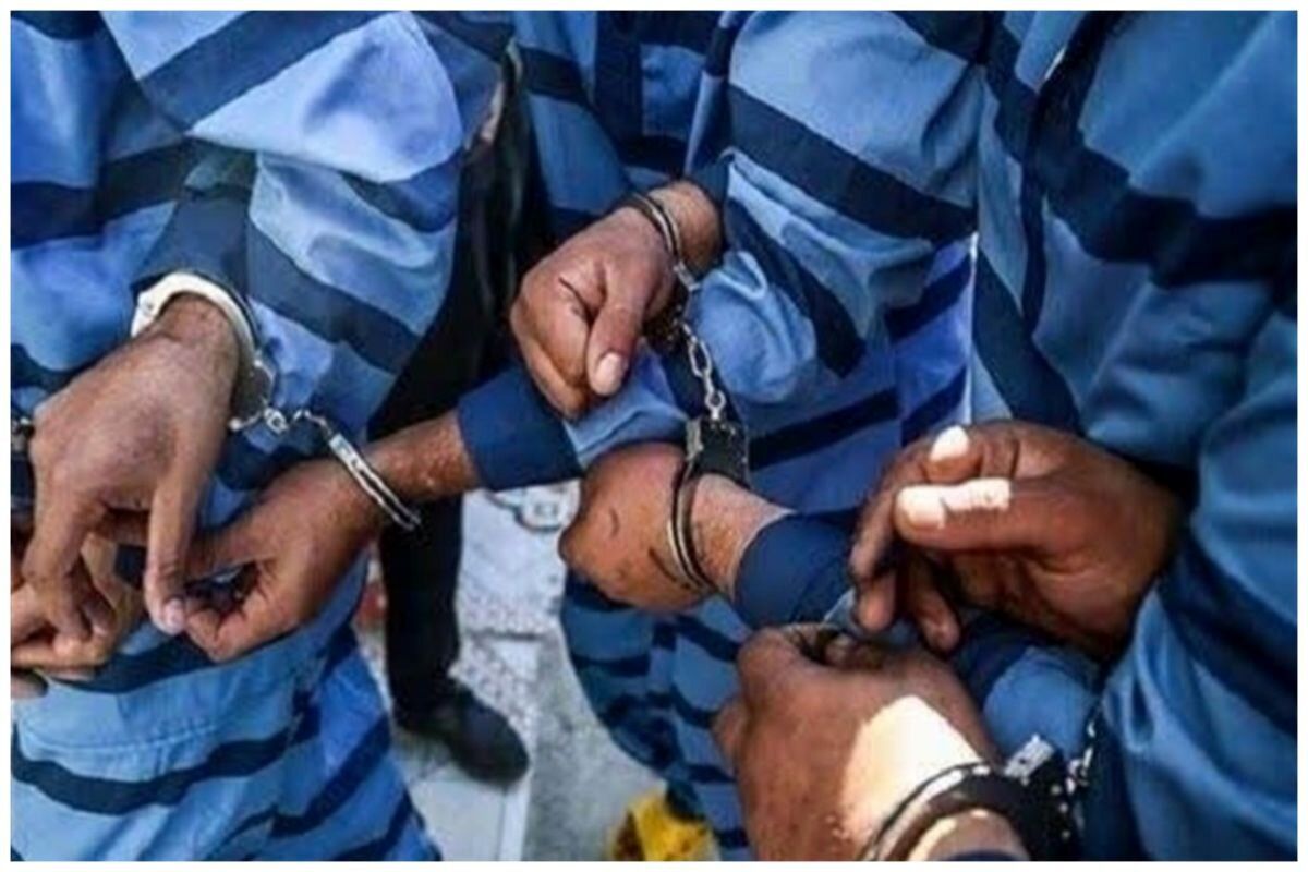 دستبند پلیس بر دست اراذل و اوباش حصه