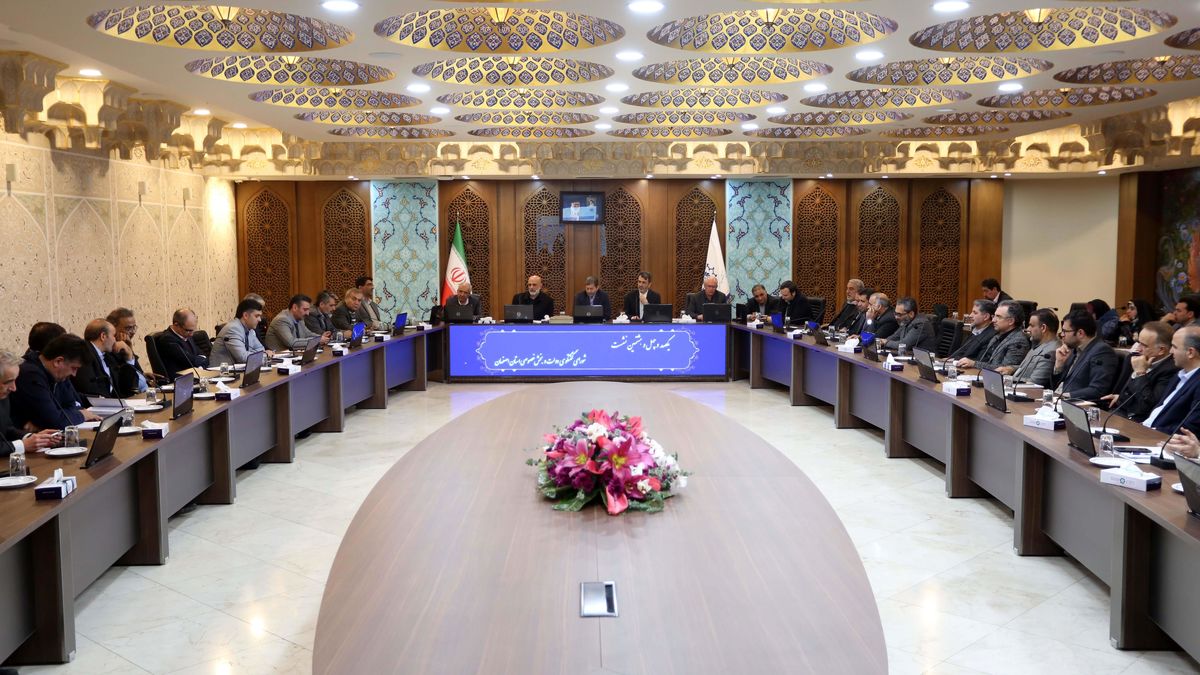 اشتغال سربازان و زندانیان با جدیت دنبال میشود/ تعطیلی پنجشنبهها برای کشور خسارتآفرین است