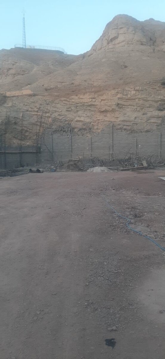 سقوط دیوار ۳۰متری بر سر کارگر ساختمانی منطقه جی