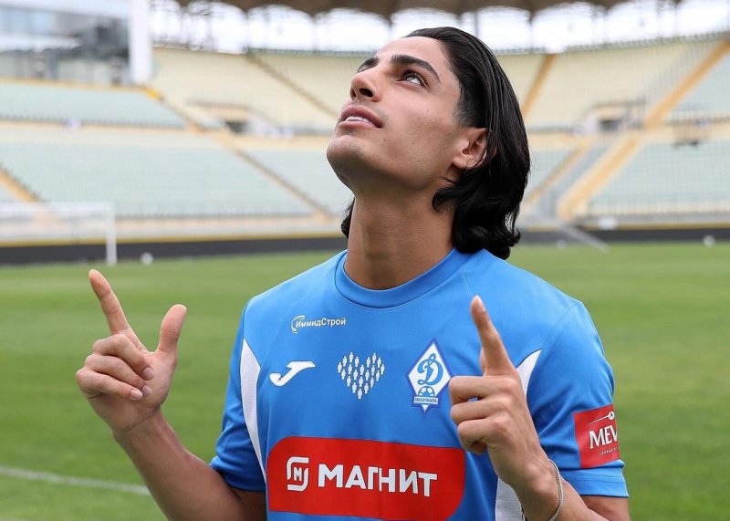 کوچ حسین نژاد از نقش جهان به قلعه روس