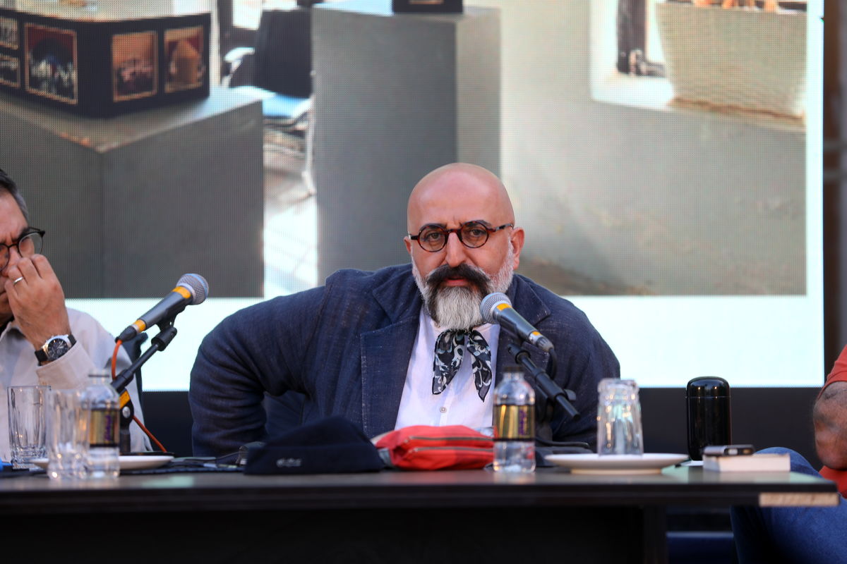 ما در موزه خیابان ولیعصر قصه فروش شهریم