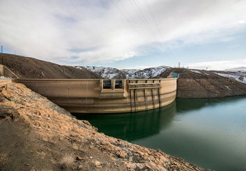 سقوط تاریخی زاینده‌رود؛ ذخیره سد به کمترین میزان خود رسید
