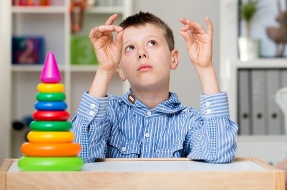 اوتیسم: شناخت کامل علائم و درمان‌های مؤثر