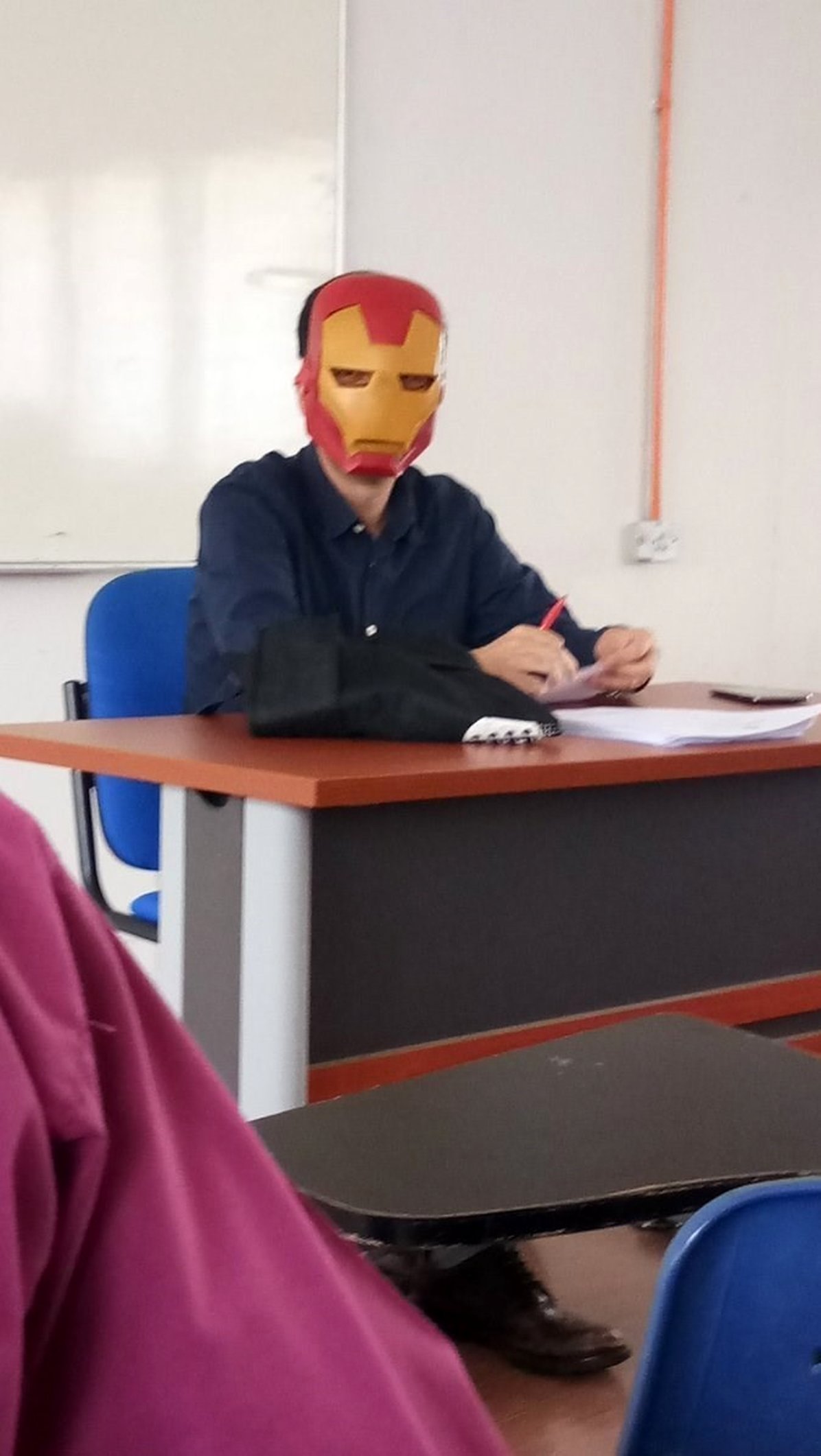 شیوه عجیب یک استاد برای پیشگیری از استرس دانشجویان