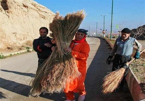 پای درد دل تنها بانوی رفتگر ایران
