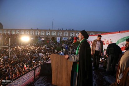 پوسترهای «کار و کرامت در دولت مردم» تا وعده احیای طومار شیخ‌بهایی