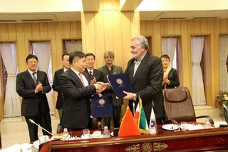 تفاهم‌نامه همکاری اقتصادی استان اصفهان با گوانجو امضا شد