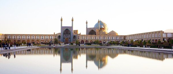 شبکه آب و فاضلاب به میدان نقش جهان آسیب زده است