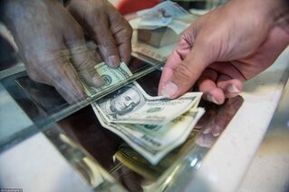 افت دلار بانکی و رشد یورو و پوند