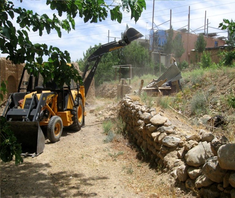 قلع وقمع بنای غیرمجاز در اراضی ملی لنجان