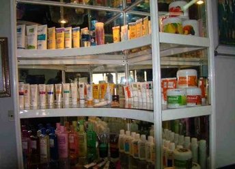 رشد ۳۶۵ درصدی کشف لوازم آرایشی قاچاق نگران‌کننده است