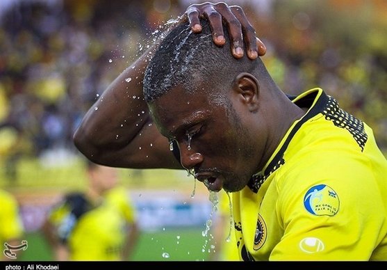 کولیبالی مشکلی برای تمدید قرارداد با سپاهان ندارد