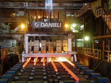 کاهش ۱۴ درصدی زیان ذوب آهن در سال ۹۵