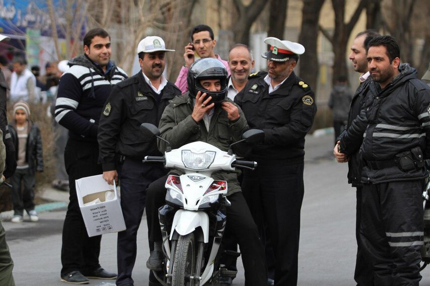 موتور سواران قانونمند سفیران گسترش فرهنگ استفاده از کلاه ایمنی هستند