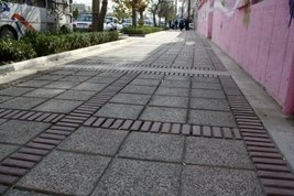 مناسب سازی پیاده رو های معابر اصلی منطقه یک در سال جاری