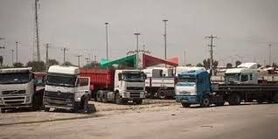 تجمع رانندگان خودروهای سنگین در لنجان