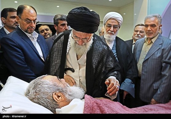 عیادت مقام معظم رهبری از آیت‌الله مظاهری