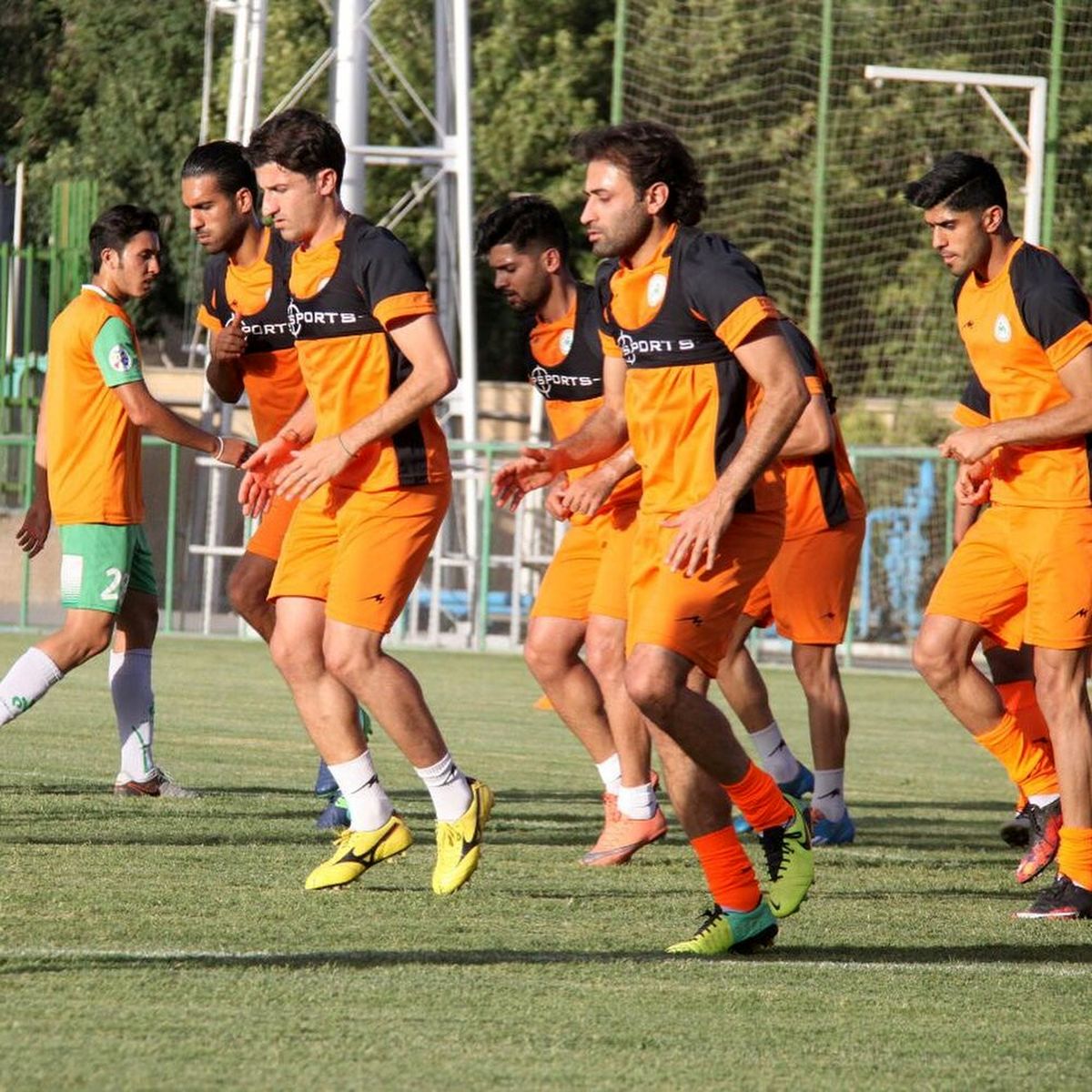 تمرینات ذوب‌آهن در دو نوبت بدون سرمربی