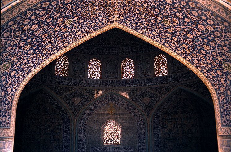 نقش‌بازی نور در مسجد شیخ لطف‌الله