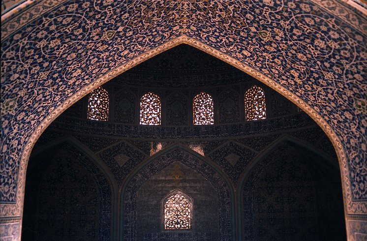 نقش‌بازی نور در مسجد شیخ لطف‌الله